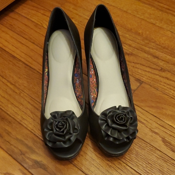 Fergalicious Black Wedge Peep-Toe Shoes - Picture 8 of 15